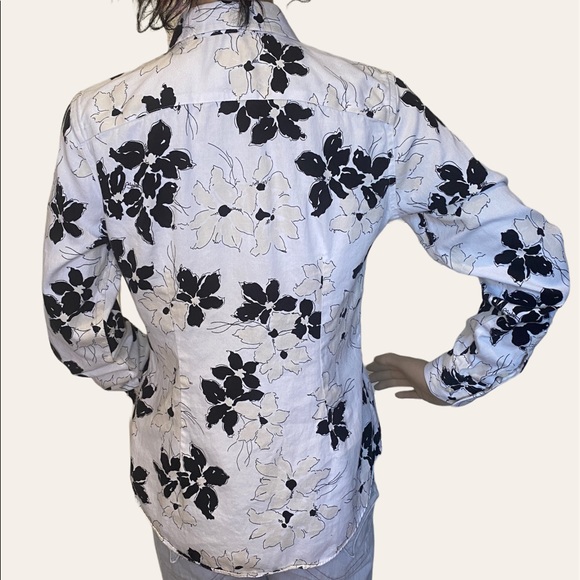 Women's Chaps No-Iron Black & White Floral Button-Down Shirt Top Size Small EUC - Picture 5 of 6
